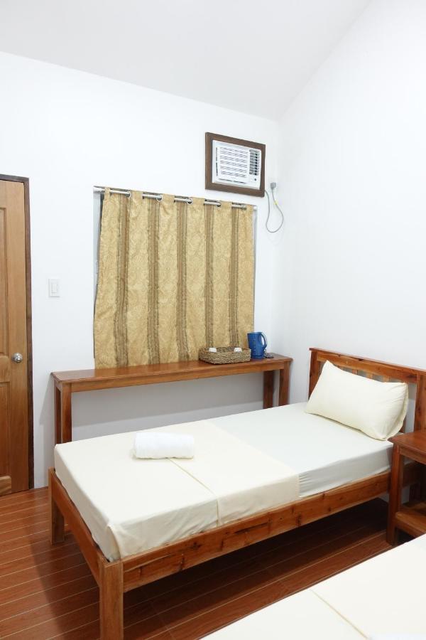 Badi'S Place Moalboal Bagian luar foto